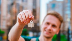 Процесс выкупа недвижимости подразумевает поиск надежного покупателя. Как выбрать компанию или частного инвестора, готового провести сделку выкупа? Какие критерии важны при выборе потенциального покупателя?